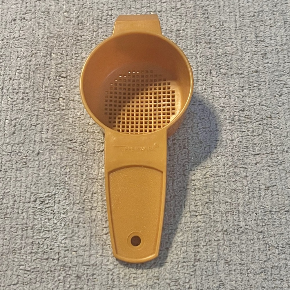 Vintage Tupperware Harvest Gold Tea Strainer Plastic Juice Sieve Mustard Yellow